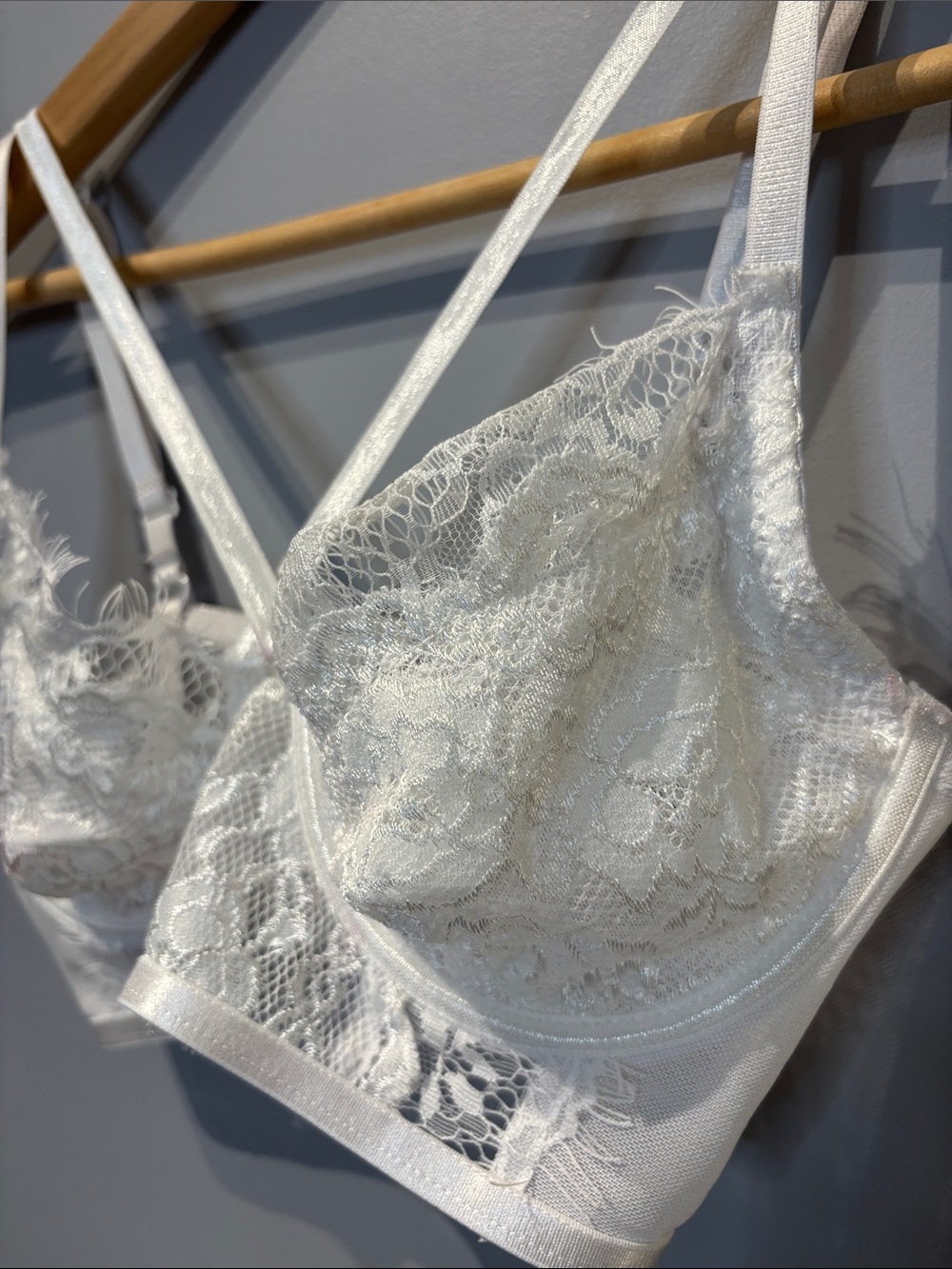 ⭐️ 5 for 20$! ⭐️ Revamped White Lace Bra - Picture 3 of 7